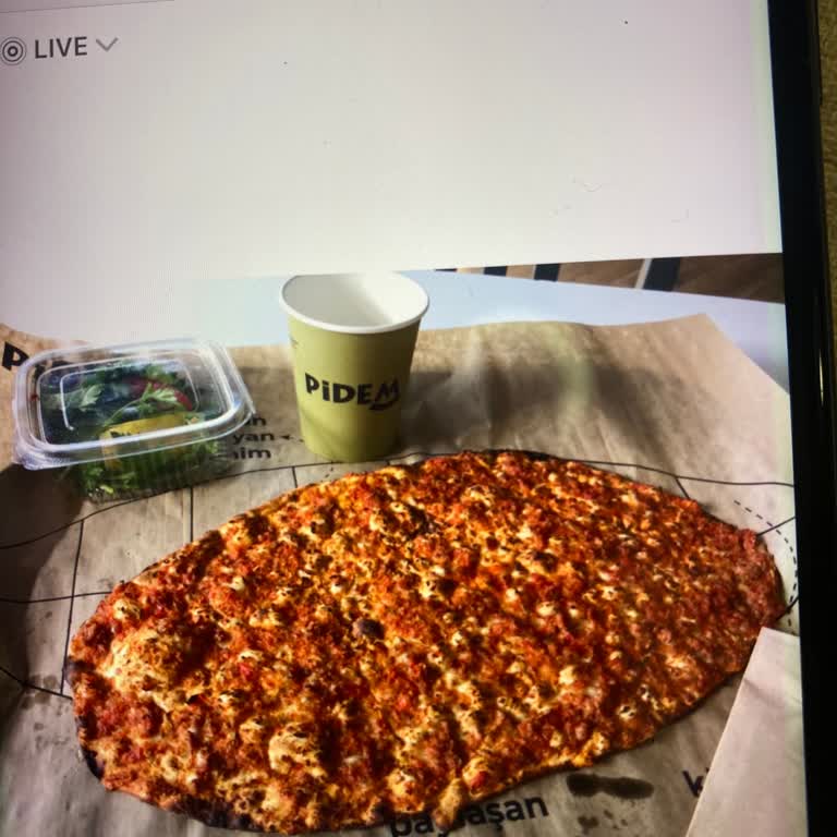 Pidem Restaurant Lahmacun Üzerinde Kıyma Olmamasına Rağmen Kıyma İddiası