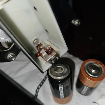 Duracell Pil Sızıntısı Duvar Saatine Zarar Verdi, Tazminat İstiyorum