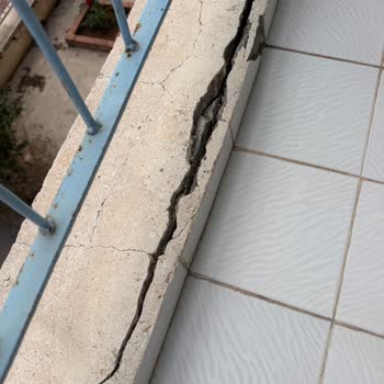 Rutubet Ve Küf Sorunları İle Balkon Çatlakları İçin Acil Çözüm Talebi