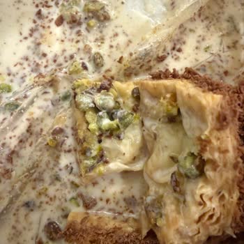 Kadayıfçı Hacı Seyid Soğuk Baklavanın İçinde Fıstık Değil, Bezelye Benzeri Sert Parçalar Olması