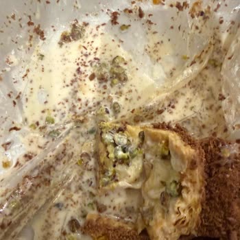 Kadayıfçı Hacı Seyid Soğuk Baklavanın İçinde Fıstık Değil, Bezelye Benzeri Sert Parçalar Olması