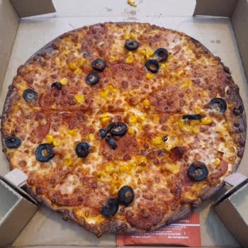 Yanmış Pizza Ve Açık Kutu: 700 TL'lik Siparişte Hayal Kırıklığı