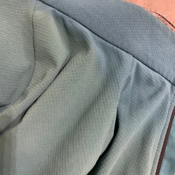 Columbia Titanium Üst Eşofmanda Renk Solması Ve Garanti Süresi Dolmuş Olmasına Rağmen Değişim Talebi