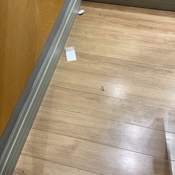 İzmit Symbol AVM Koton Mağazasında Kirli Deneme Kabinleri