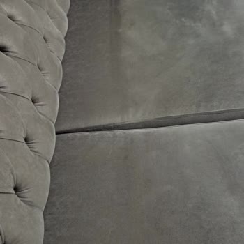 Montego Koltukta Renk Atması Ve Servis Ekibi Nedeniyle Duvar Hasarı