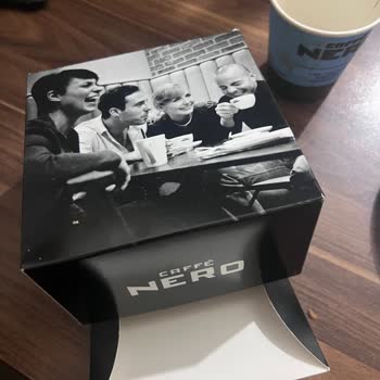 Caffe Nero’da Limonlu Cheesecake’te Kıl Bulunması