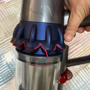 Dyson V15 Prusya Mavisi Motor Plastik Parçasında Hızlı Aşınma Ve Kalitesiz Üretim