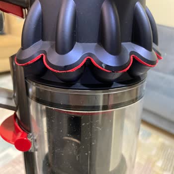 Dyson V15 Prusya Mavisi Motor Plastik Parçasında Hızlı Aşınma Ve Kalitesiz Üretim