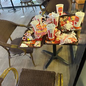 Burger King Okmeydanı Şişli Şubesinde Bayat Hamburger, Hijyen Eksikliği Ve Sağlık Şikayeti