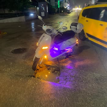 Sur Yapı AVM Otoparkında Uyarısız Derin Çukur Nedeniyle Motosiklet Kazası