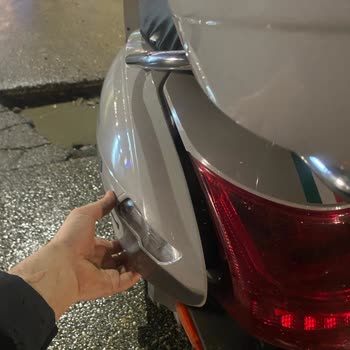 Sur Yapı AVM Otoparkında Uyarısız Derin Çukur Nedeniyle Motosiklet Kazası