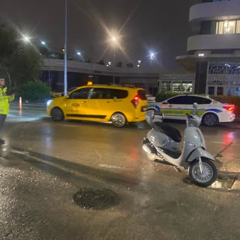 Bursa Nilüfer Asfalt Çöküntüsü Nedeniyle Çarpışma Ve Uyarı Eksikliği