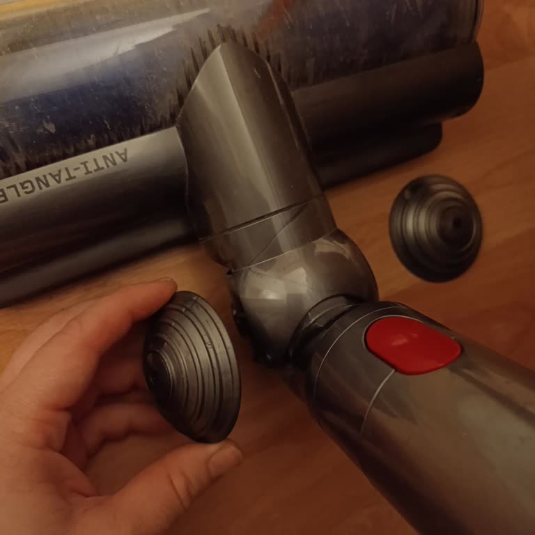 Dyson V15 Motorlu Başlık Tekerleklerinde Sürekli Kırılma Sorunu