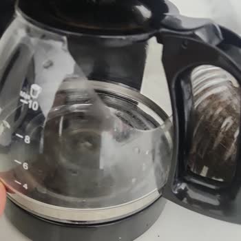 Cam Demliğin Sapı Kırıldı Ve Sıcak Kahve Üzerime Döktü