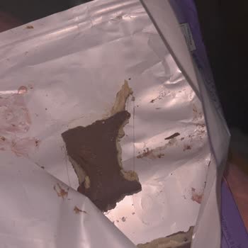 Duty Free Mağazasından Alınan Milka Çikolatasında Saç Bulundu