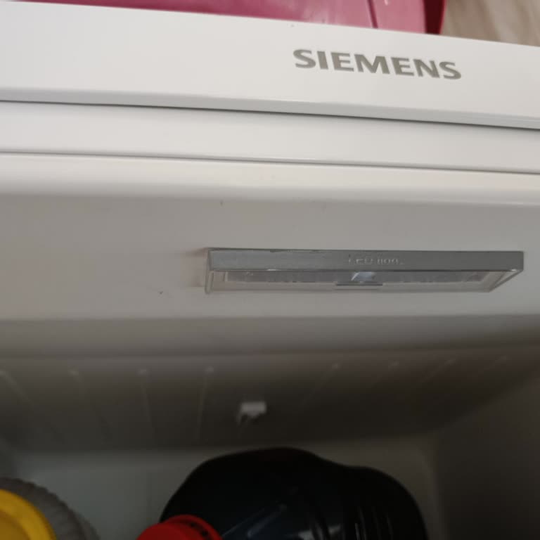 Siemens Buzdolabımın İç LED Işığı Yanıp Sönüyor Ve Kısık Yanıyor