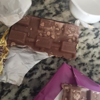 Ülker Kare Çikolata’da Renk Farklılıkları Ve Beyazlamalar Görüldü