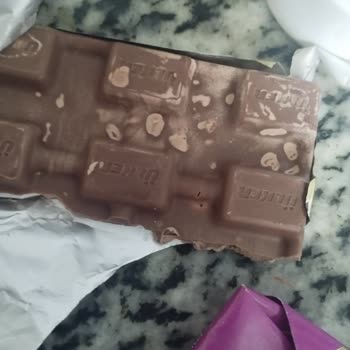 Ülker Kare Çikolata’da Renk Farklılıkları Ve Beyazlamalar Görüldü