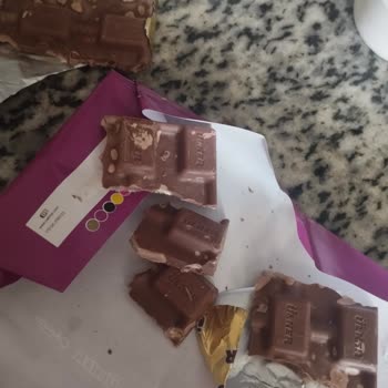 Ülker Kare Çikolata’da Renk Farklılıkları Ve Beyazlamalar Görüldü