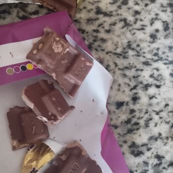 Ülker Kare Çikolata’da Renk Farklılıkları Ve Beyazlamalar Görüldü