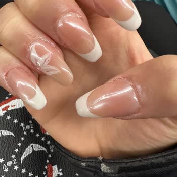 Juno Nail Mecidiyeköy Şubesinde Kalitesiz Jel Ve Kaba Çalışan Davranışı