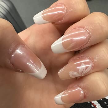 Juno Nail Mecidiyeköy Şubesinde Kalitesiz Jel Ve Kaba Çalışan Davranışı