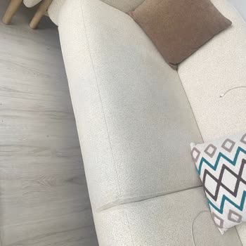Kısa Sürede Renk Değişimi Ve Pembe Lekeler Gösteren Üçlü Koltuk İçin Garanti Değişimi Talebi