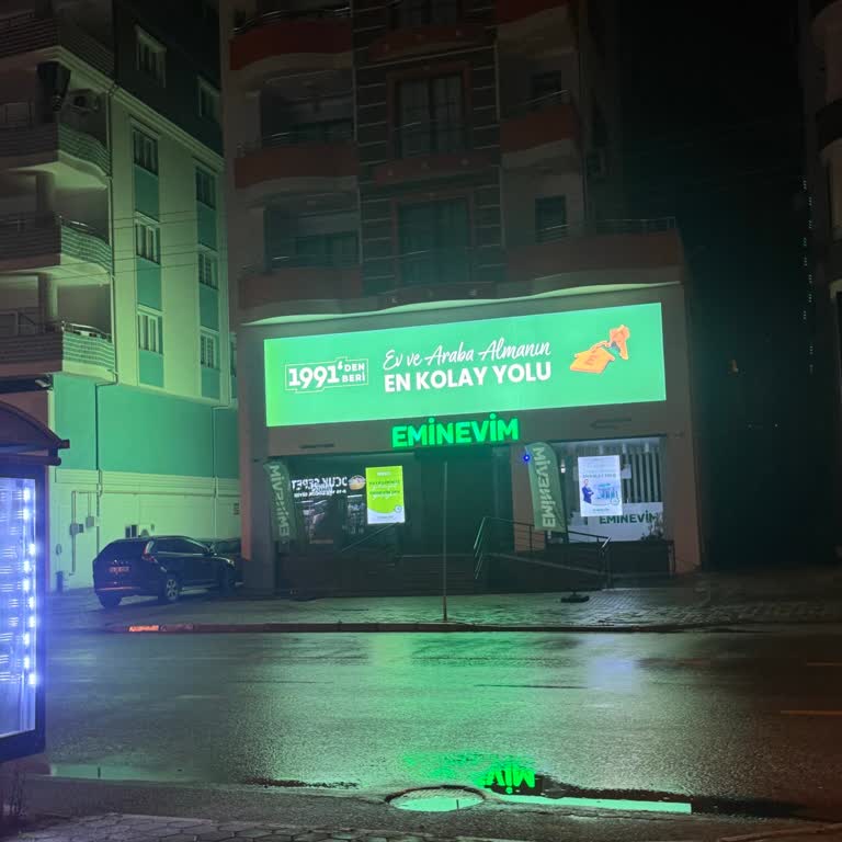 Osmaniye Eminevim Şubesinin Parlak Tabela Işıkları Uyku Düzenini Bozuyor