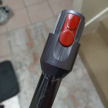 Dyson V12 Detect Slim Boru Kırılması Kullanıcı Hatası Değil Üretim Sorunu Ücretsiz Değişim Talebi