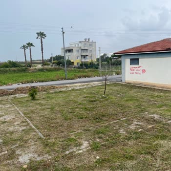 Üstü Kapalı Oturma Alanı Olmadan Park Kullanımı Güneş Ve Yağmurda Zor