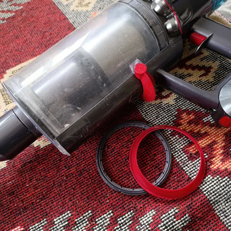 Dyson V15 Süpürgemde Hazne Contası Çıktı, Garanti Kapsamında Ücretsiz Onarım Talebi