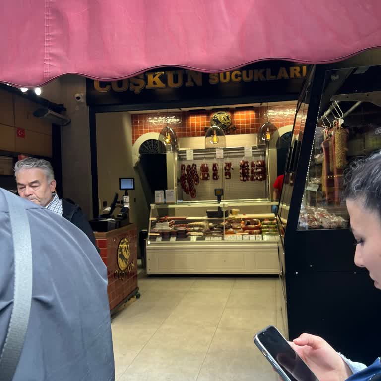 Eminönü Coşkun Sucukları Şubesinde Çalışanların Saygısız Ve Ayrımcı Davranışı