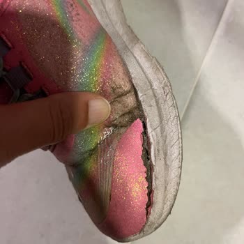 Kısa Sürede Yırtılan Skechers Ayakkabısı İçin Değişim Ve İade Talebi