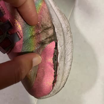Kısa Sürede Yırtılan Skechers Ayakkabısı İçin Değişim Ve İade Talebi
