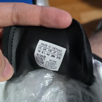 Hasarlı Ve Kirli Adidas Spezial, Dar Adidas Samba İçin Değişim Talebi Ve Cevap Bekliyor