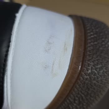 Hasarlı Ve Kirli Adidas Spezial, Dar Adidas Samba İçin Değişim Talebi Ve Cevap Bekliyor