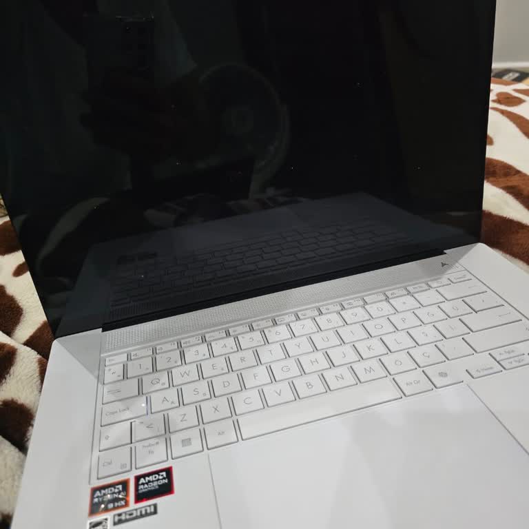 Üç Kez Ekran Kararması Üretim Hatası Sebebiyle Asus Zenbook S 16 Ürün İadesi Talebi