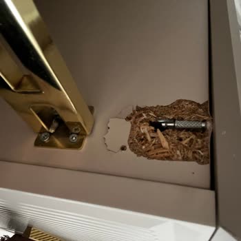 MDF Olduğu Söylenen Mobilyalar Suntadan Çıktı, Hızlı Kırıldı Ve Mağaza Yardım Etmedi