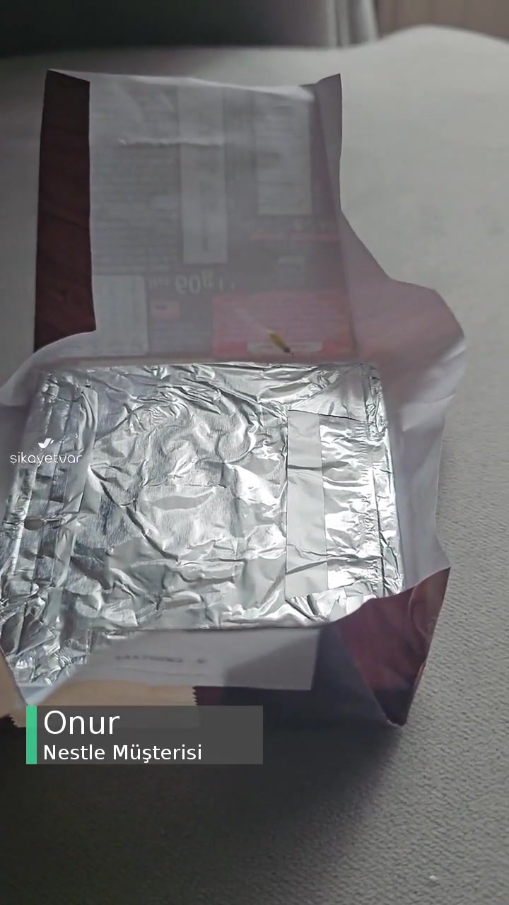 Nestle Çikolatada Kurt Ya Da Ona Benzer Bir Canlı Çıktı videonun kapak resmi