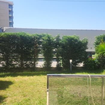 Torbalı’da Ev Önüne Ağır Tonajlı Tır Park Edilmesi Güvenlik Sorunu