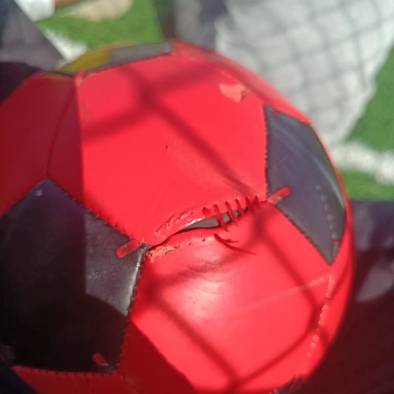 İlk Kullanımda Dikişleri Açılan 4 Futbol Topu İçin Değişim Talebi