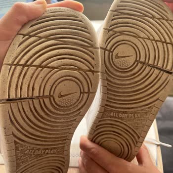 Garanti Kapsamındaki Nike Ayakkabısının Tabanı Açıldı, Değişim Talebi