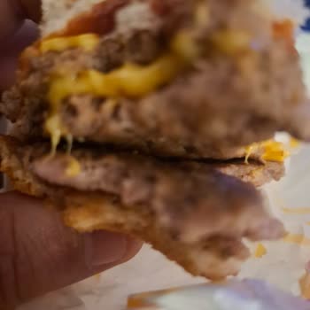 McDonald's Triple Cheeseburger'de İçerik Ve İsim Uyuşmazlığı