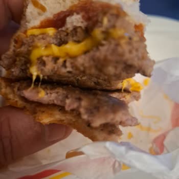 McDonald's Triple Cheeseburger'de İçerik Ve İsim Uyuşmazlığı
