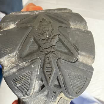 Skechers Ayakkabıda Kısa Sürede Taban Aşınması Ve Su Alma Sorunu