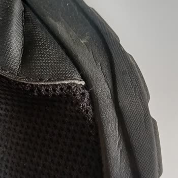 Ayakkabı 10 Günde Yırtıldı, Mağaza Kullanıcı Hatası Diyerek İadeyi Reddetti