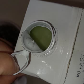 Şok Market’te Bozulmuş Yeşil Süt Ve Sağlık Riski