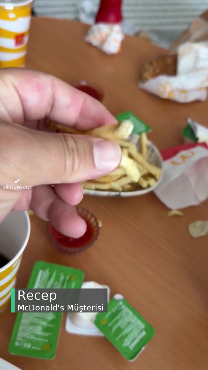 Kıllı Hamburger Yağ Çekmiş Ve Küflenmiş Patates McDonald's videonun kapak resmi