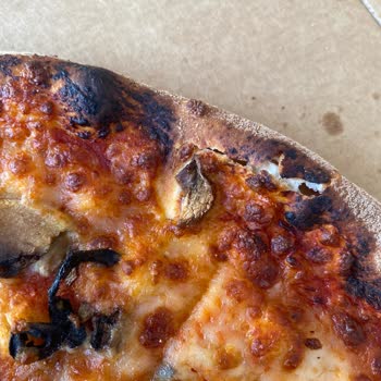 Domino's Pizza Siparişimde Malzeme Eksikliği Ve Sert Taban