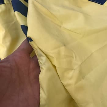 Geç Teslimat, Kirli Yağmurluk Ve Ters Basılmış Doğum Günü Notu